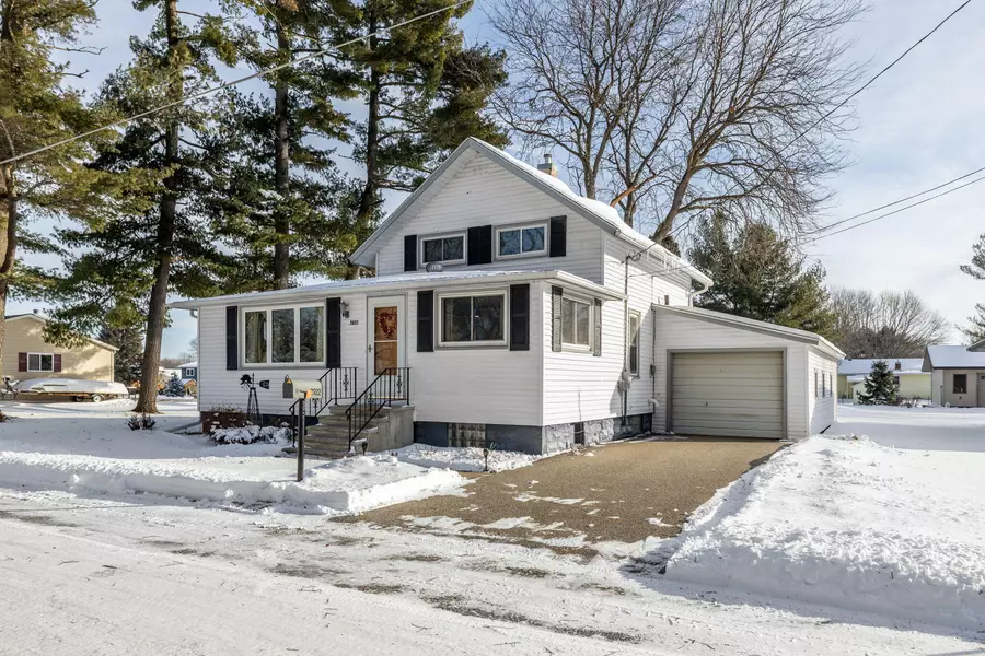 2922 Bayshore Dr, Campbell, WI 54603