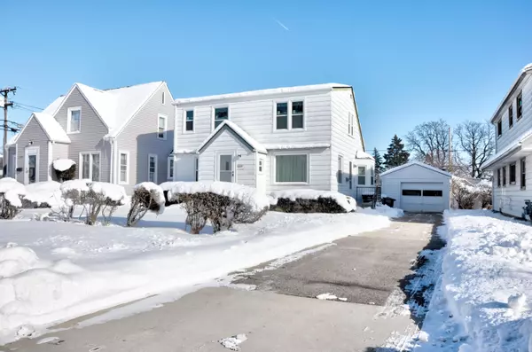 3524 S 45th St, Greenfield, WI 53220