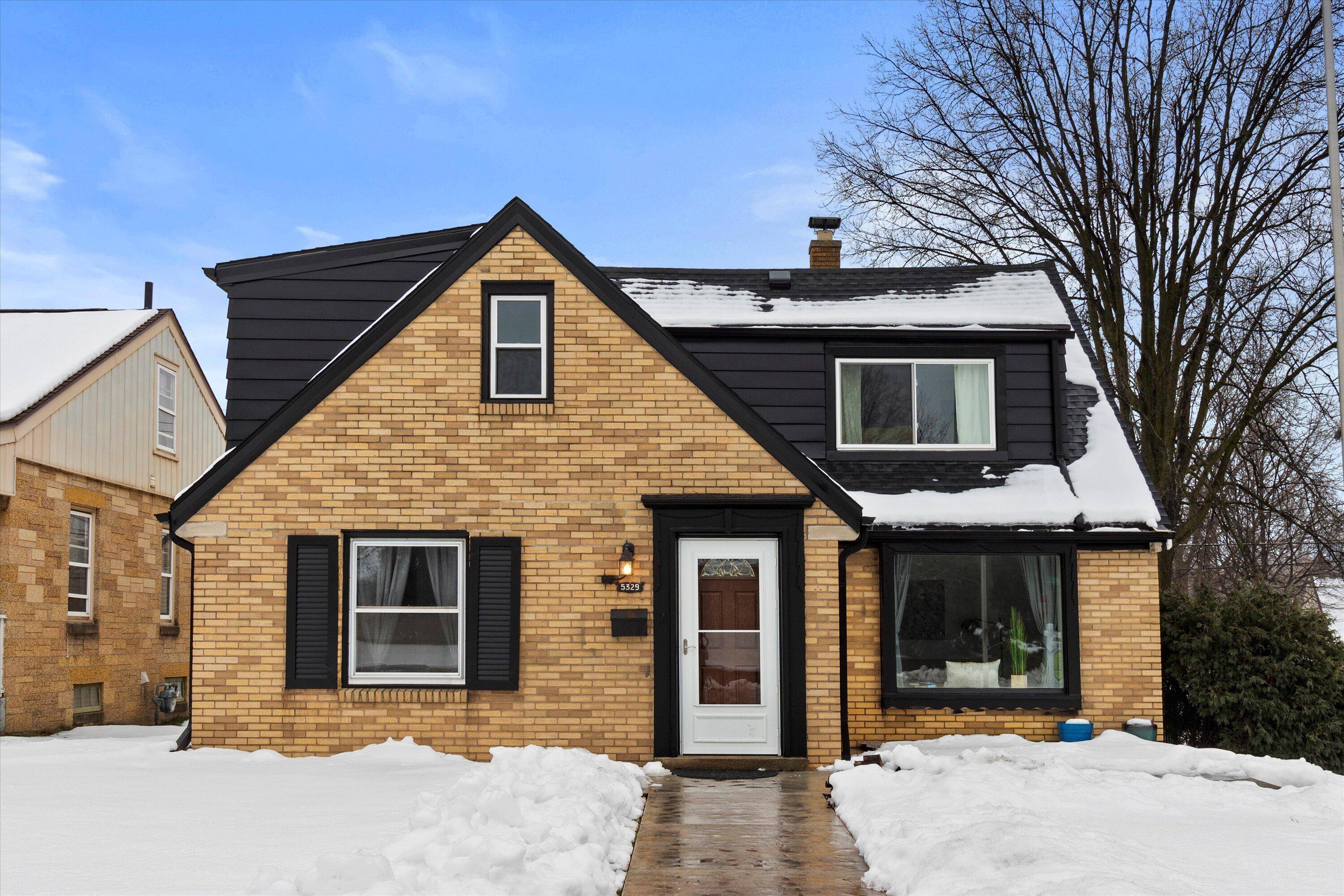 5329 W Hayes Ave, West Allis, WI 53219