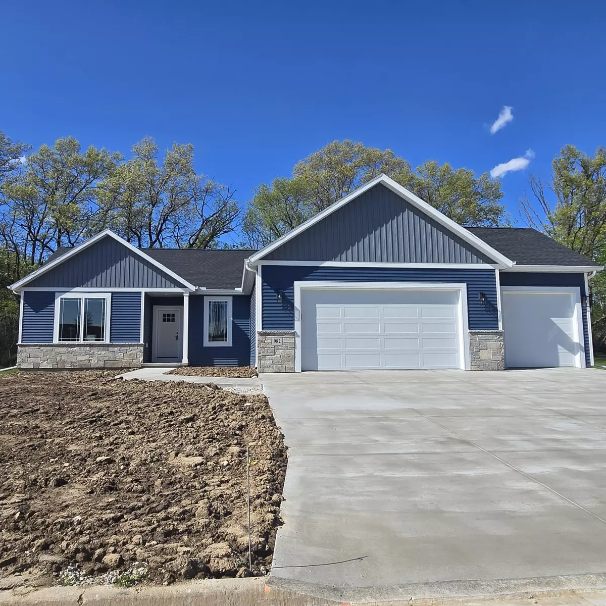 Brownsville, WI 53006,982 Pine Ridge St