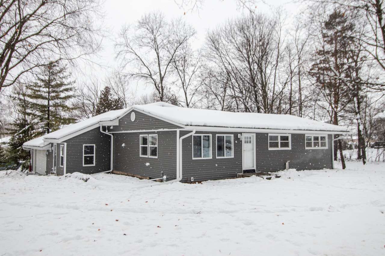 330 Anderson Dr, Delafield, WI 53018