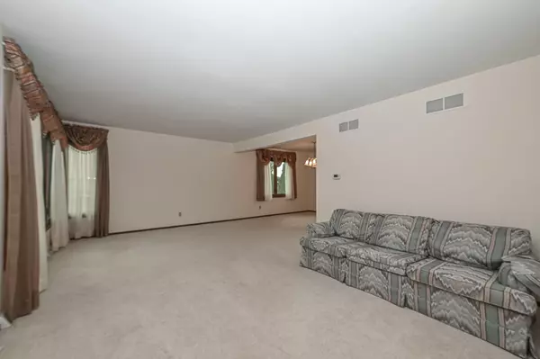 Muskego, WI 53150,S76W13051 Cambridge Ct W