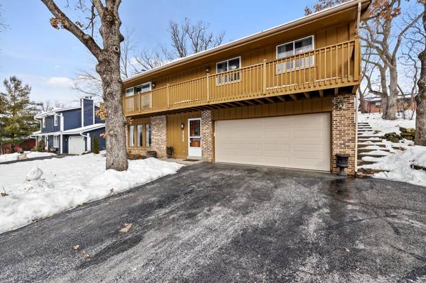 712 Coventry Ln, Hartland, WI 53029