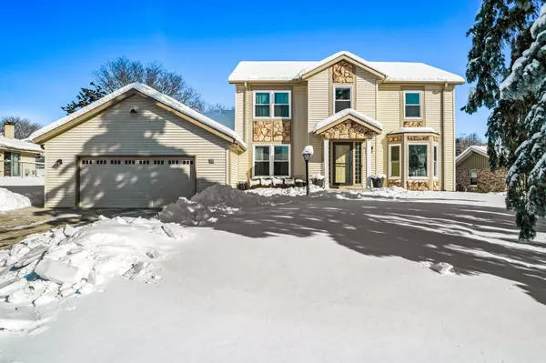 4026 S 106th St, Greenfield, WI 53228