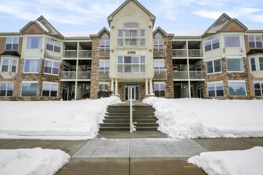 6995 S Riverwood Blvd Unit S-306, Franklin, WI 53132