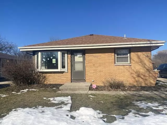 8238 W Casper St, Milwaukee, WI 53223