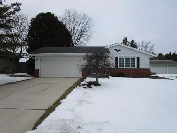 110 S Pershing St, Howards Grove, WI 53083