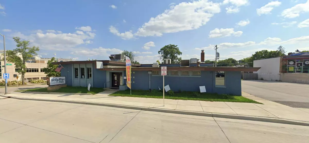 West Allis, WI 53227,9105 W Lincoln Ave