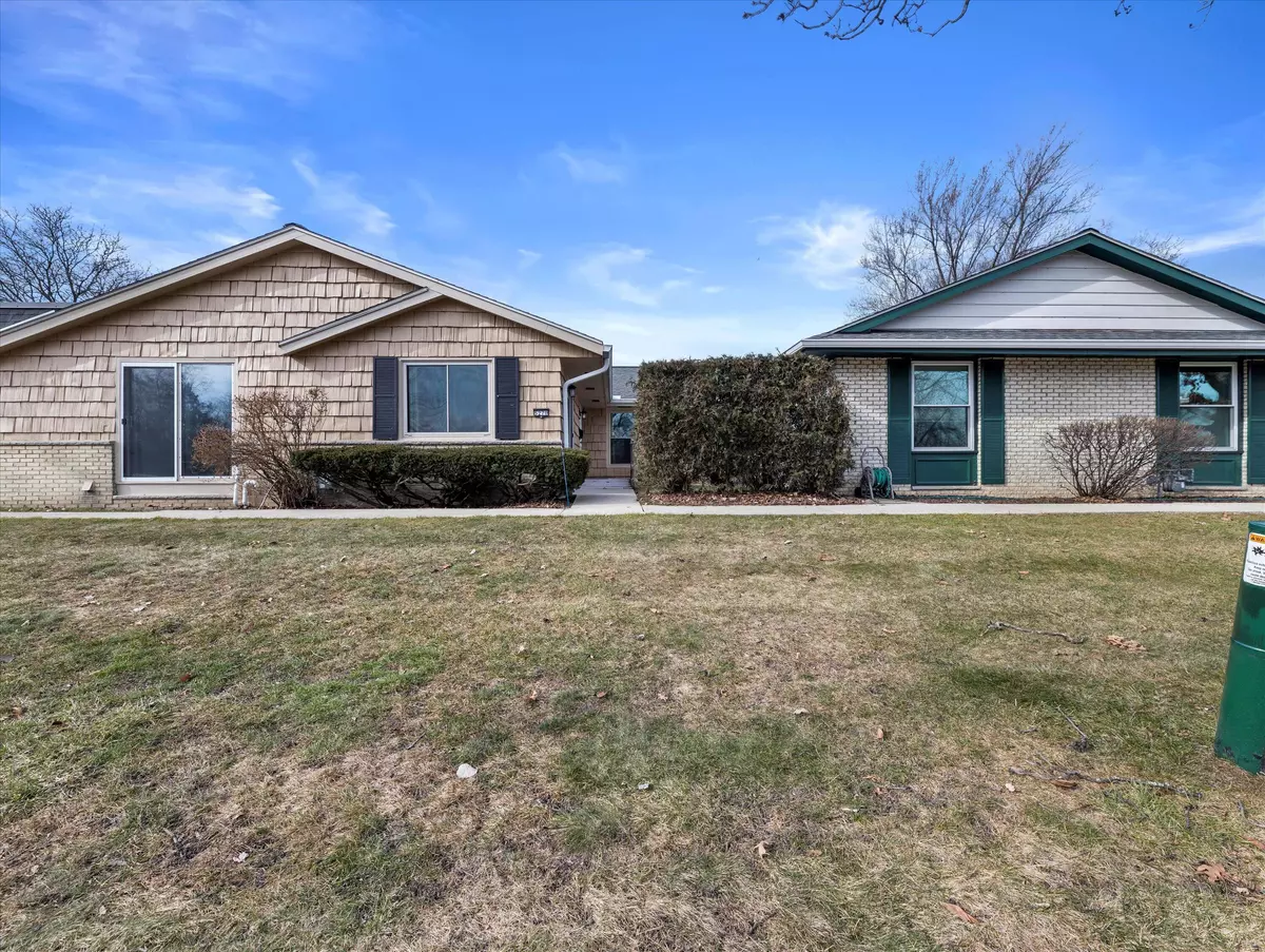 Greenfield, WI 53221,5270 Woodbridge Ln S