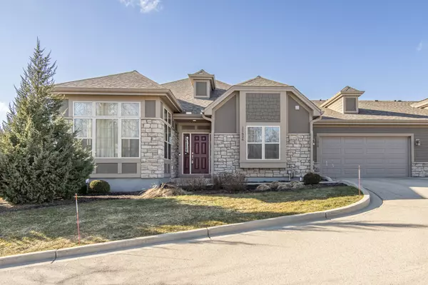 11626 W Glen Way, Greenfield, WI 53228