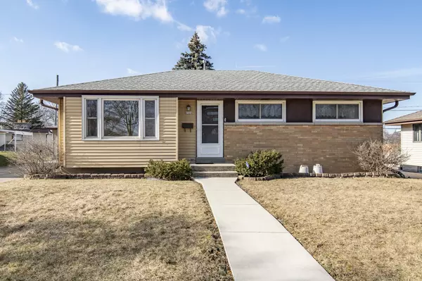 6324 W Kinnickinnic River Pkwy, Milwaukee, WI 53219