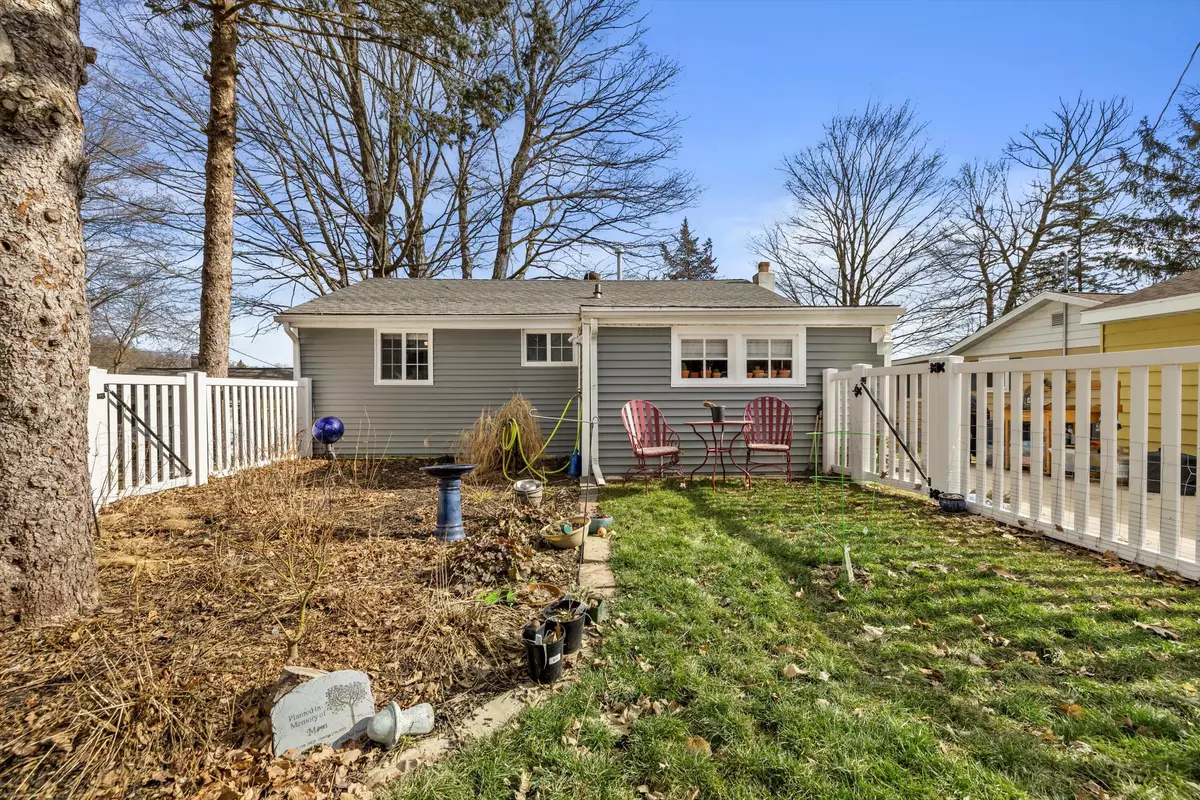 Sugar Creek, WI 53121,W6707 Lakeshore Cir