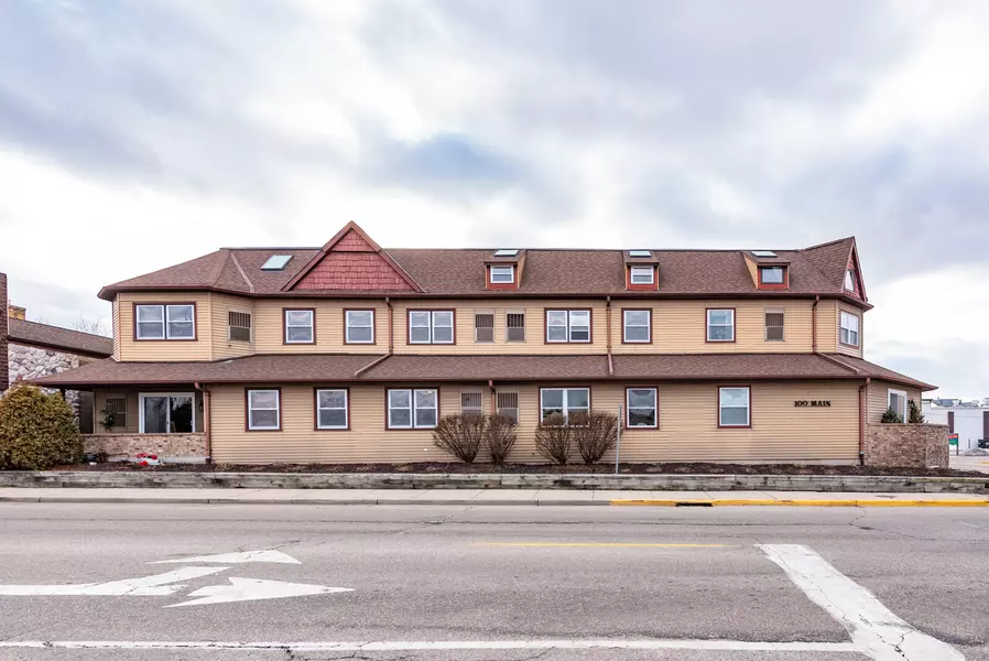 100 Main St Unit 103, Pewaukee, WI 53072