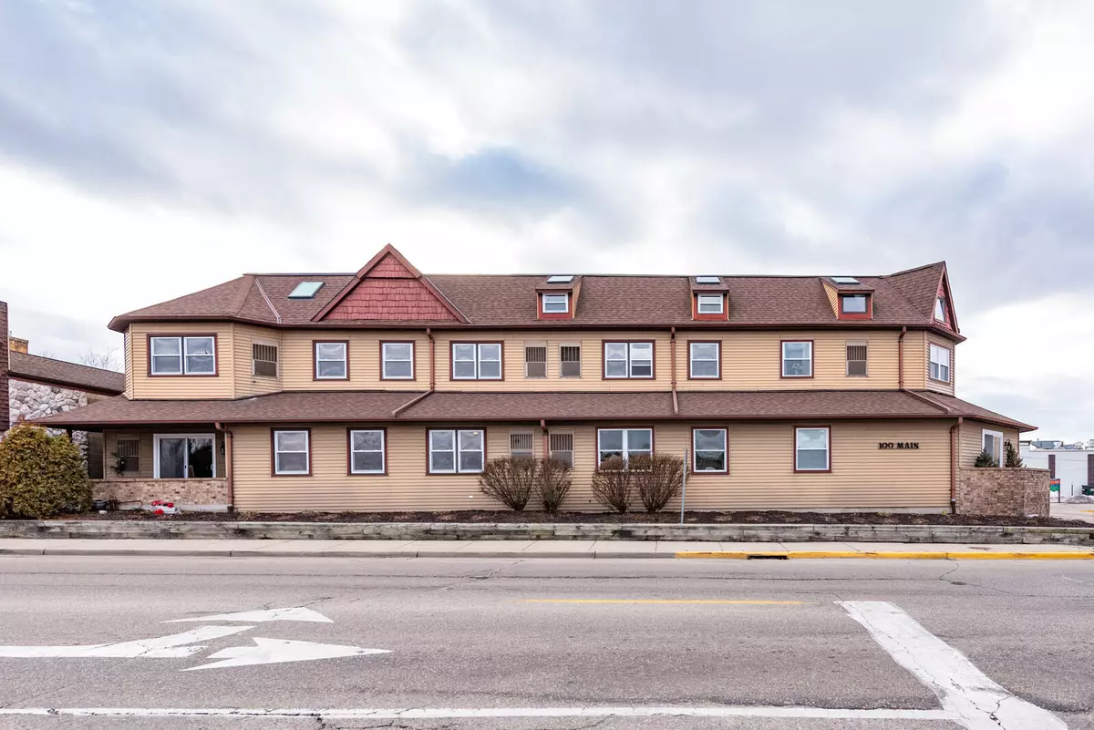 Pewaukee, WI 53072,100 Main St Unit 103