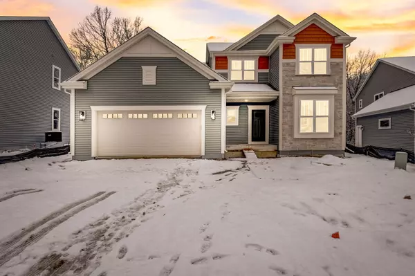 313 Paradise Ct, Hartland, WI 53029