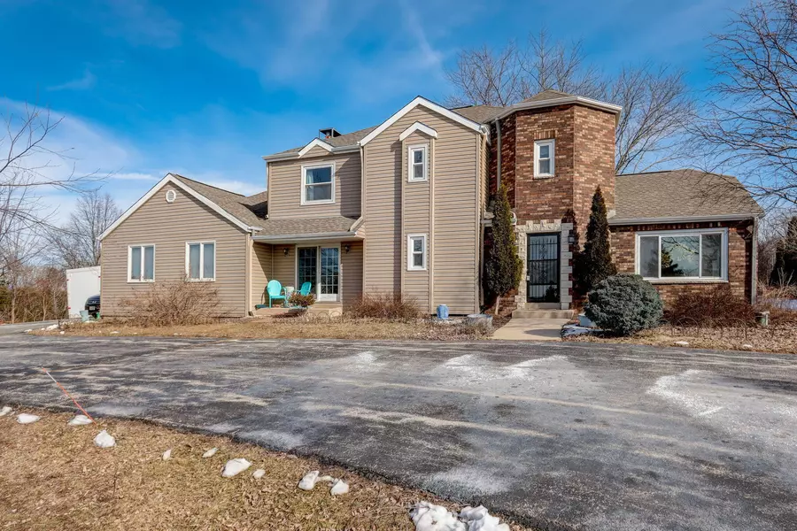 W305S7686 Applewood Ln, Mukwonago, WI 53149