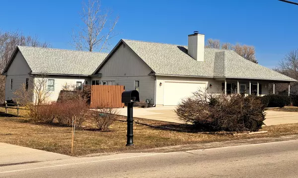 1110 W Oakwood Rd, Oak Creek, WI 53154