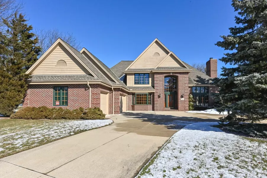 870 Auburn Ct, Brookfield, WI 53045