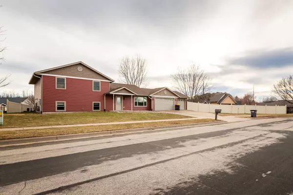 812 Case Ct, Holmen, WI 54636