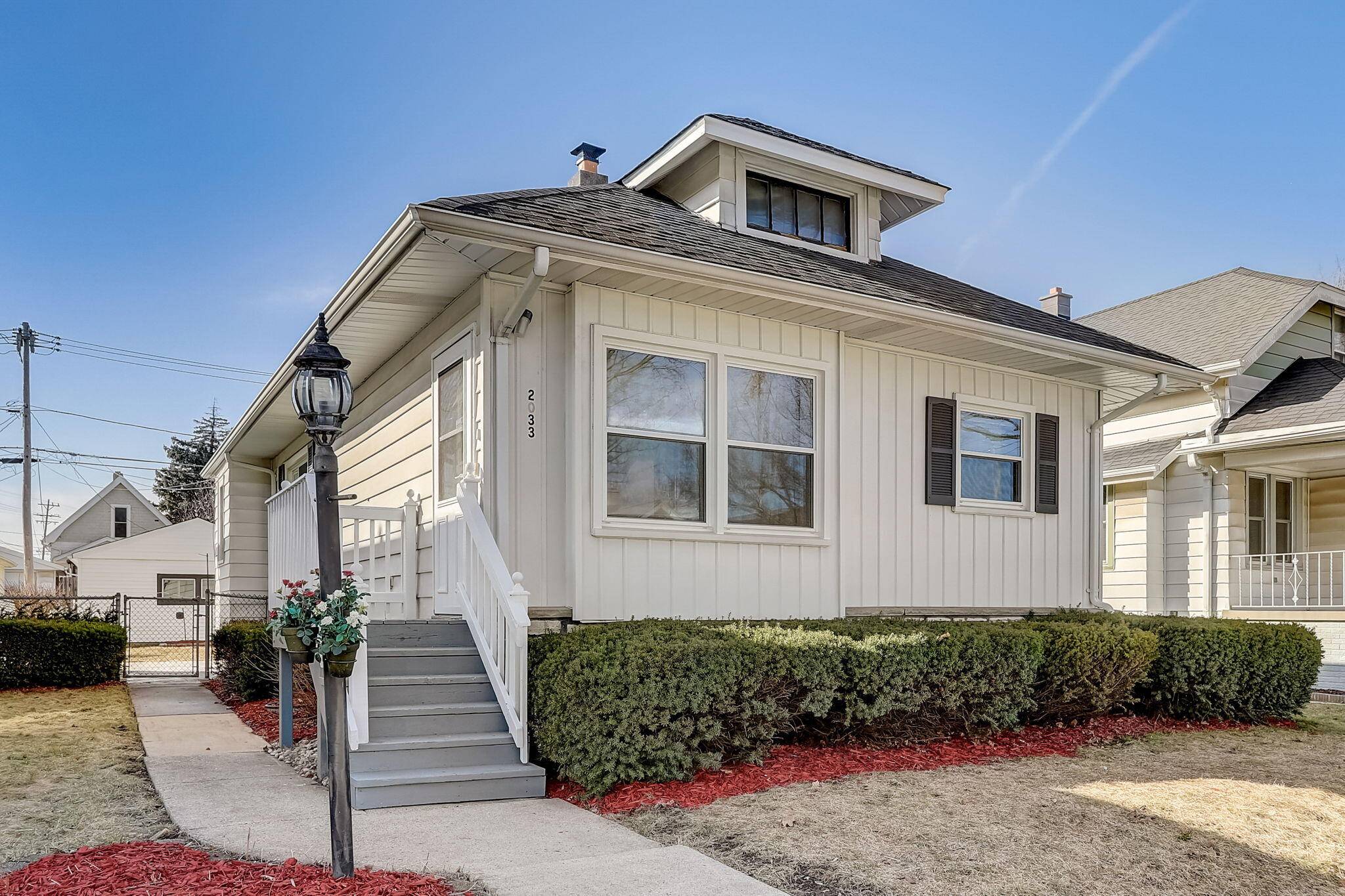 2033 S 59th St, West Allis, WI 53219