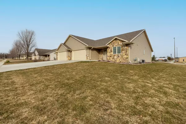 300 Clover Ln, Lomira, WI 53048