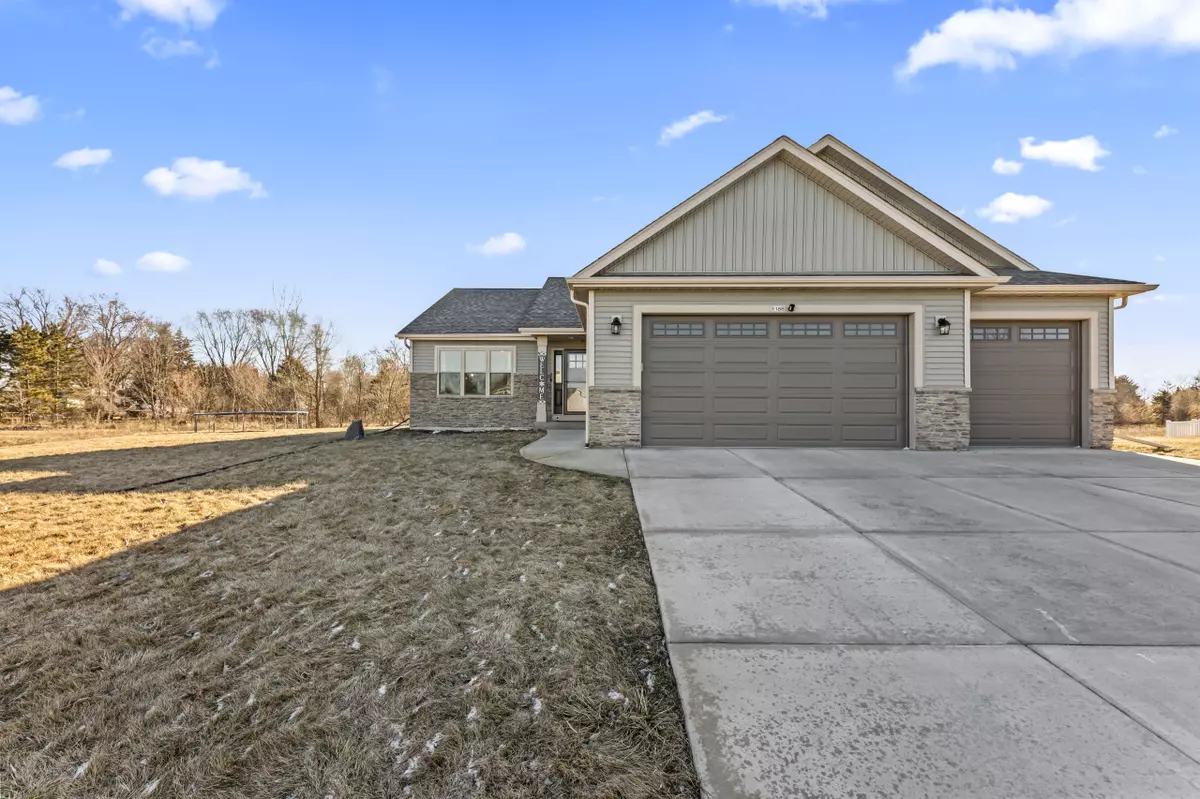 Ixonia, WI 53066,W188 Thompson Cir