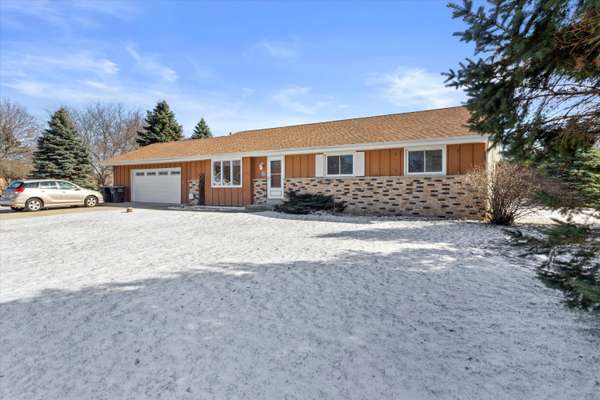 W331S8170 James Dr, Mukwonago, WI 53149