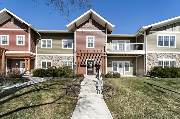 W55N178 McKinley Blvd Unit 107, Cedarburg, WI 53012