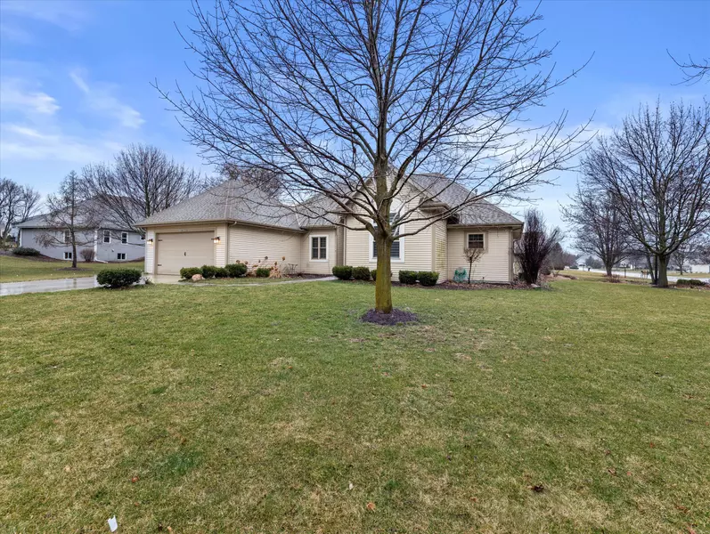 W168N10345 Wildrose Ln, Germantown, WI 53022