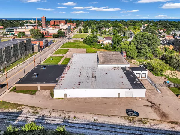 Racine, WI 53403,1325 16th St