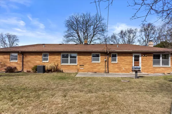 Glendale, WI 53217,325 W Nicolet Ct