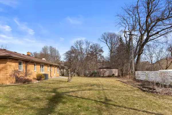 Glendale, WI 53217,325 W Nicolet Ct