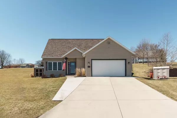 1703 Pine Ridge Ct, Mayville, WI 53050
