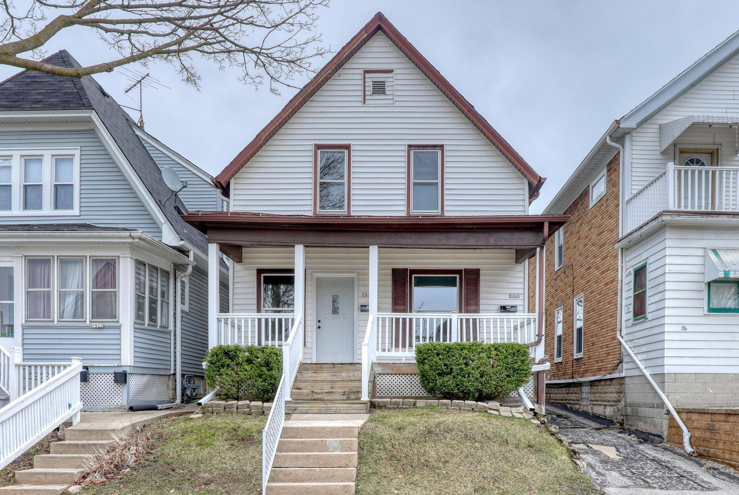 1424 S 79th St, West Allis, WI 53214