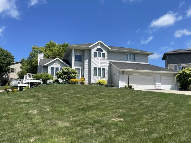 204 Eagles Bluff Rd, La Crescent, MN 55947