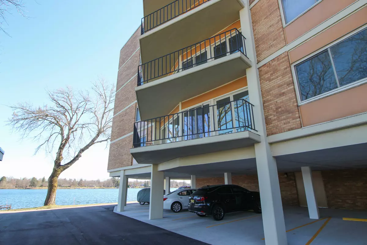 Oconomowoc, WI 53066,333 N Lake Rd Unit 203