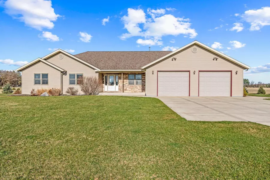 W376S10410 Betts Rd, Eagle, WI 53119