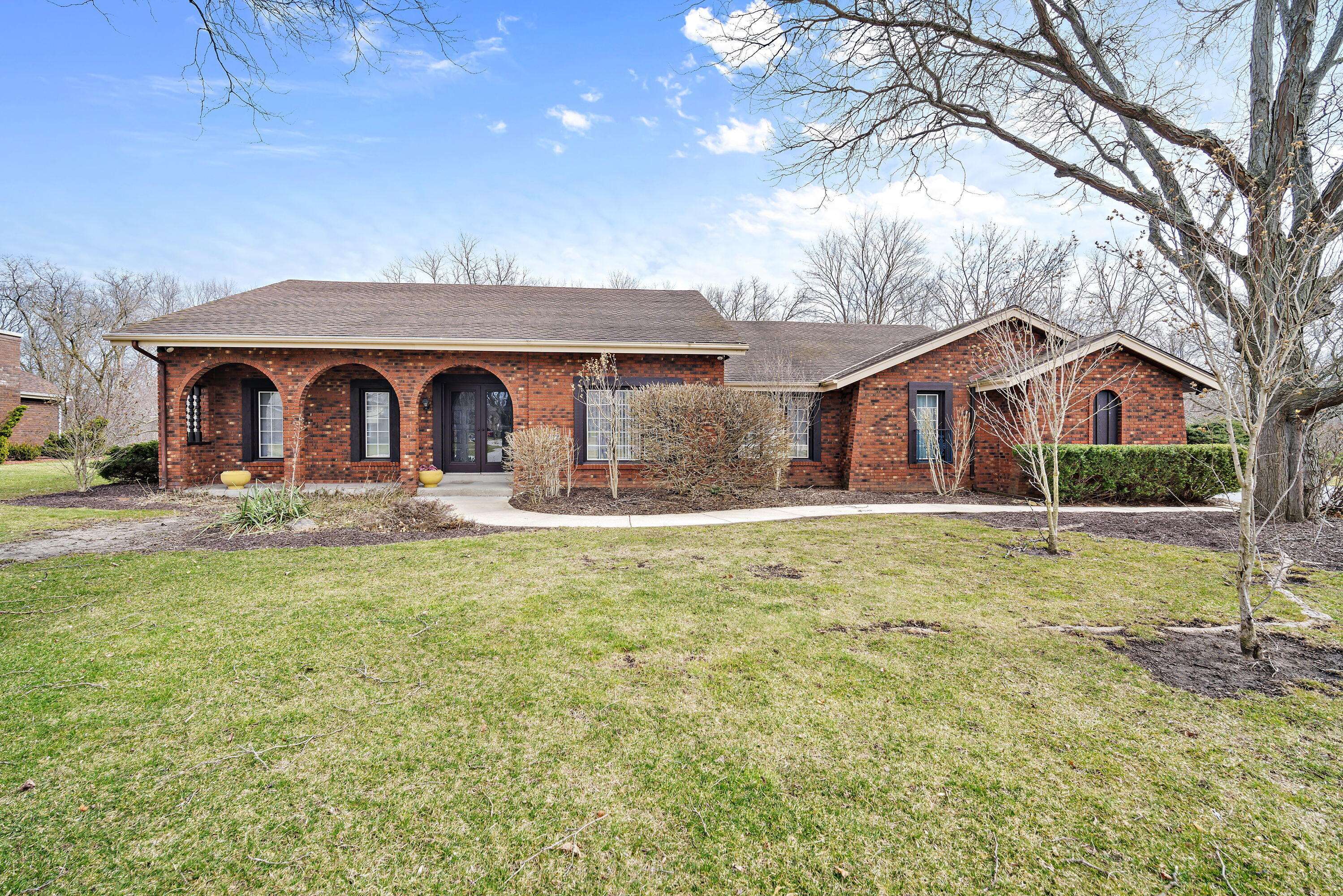 5718 Gladstone Ln, Greendale, WI 53129