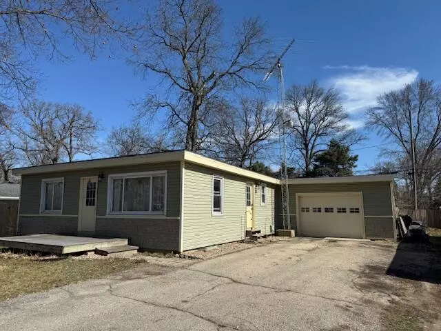 2415 Marshall Sq, Dover, WI 53139