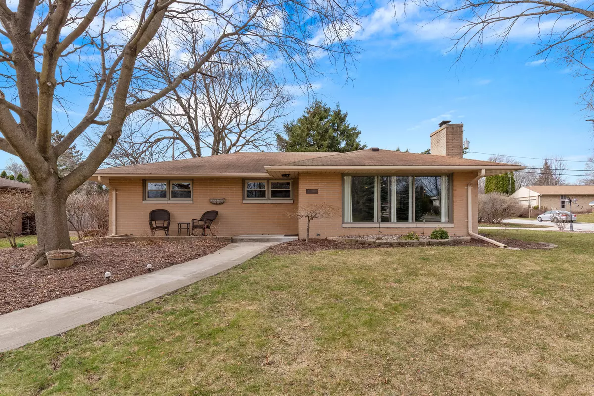 Wauwatosa, WI 53226,1271 N 117th St