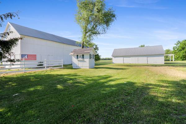 W512 Hafs Rd, Bloomfield, WI 53128