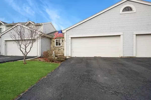 2414 Willowood Dr Unit B, Waukesha, WI 53188