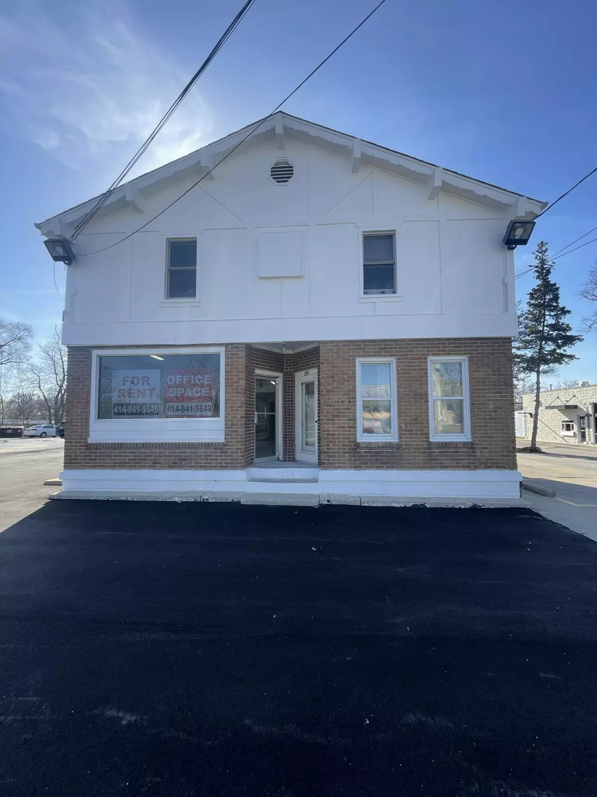 Mukwonago, WI 53149,201 N Rochester St