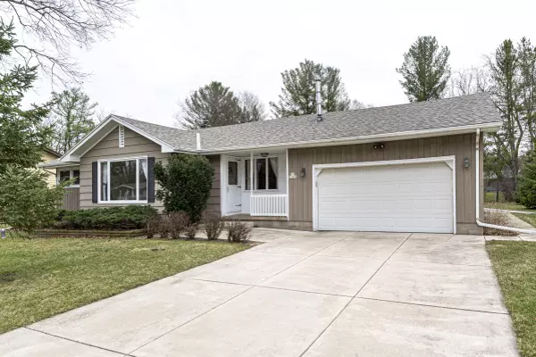 N55W37073 Harvard St, Oconomowoc, WI 53066