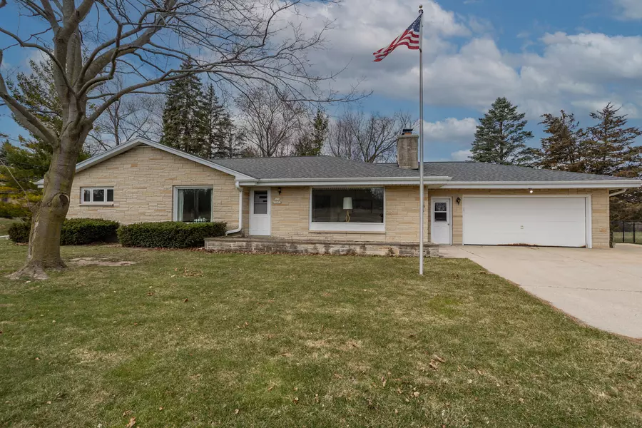 W156N10437 Pilgrim Rd, Germantown, WI 53022