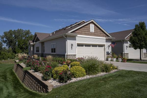 1142 Black Bear Dr, Mukwonago, WI 53149