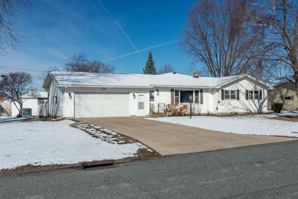 634 Winter St, Onalaska, WI 54650