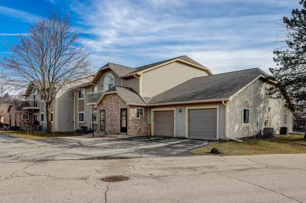 324 E Washington St Unit 7, Slinger, WI 53086