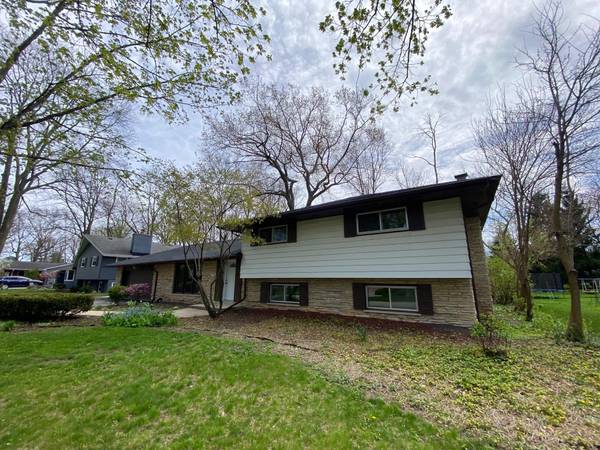 2341 W Acacia Rd, Glendale, WI 53209