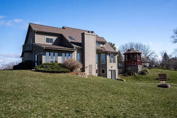 Oconomowoc, WI 53066,909 Duchess Ct